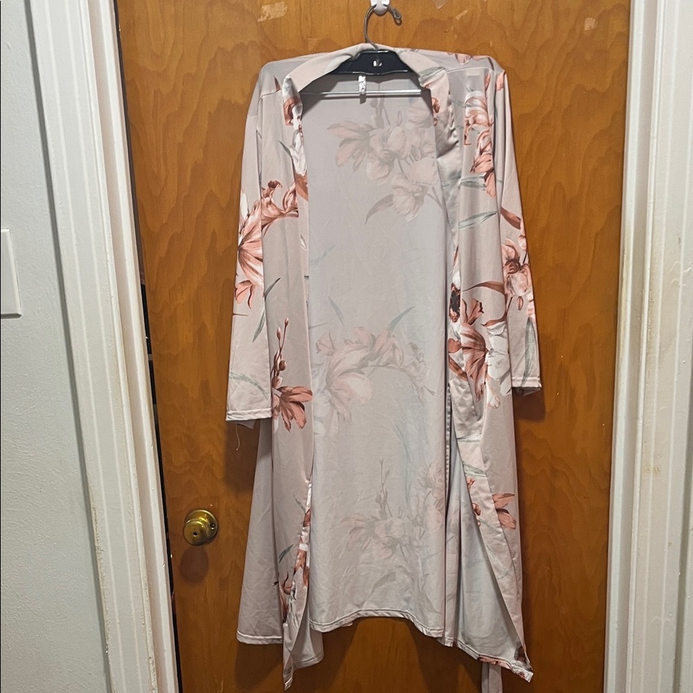 Body Touch Floral Lace Pajama Set with Robe - Picture 9 of 12